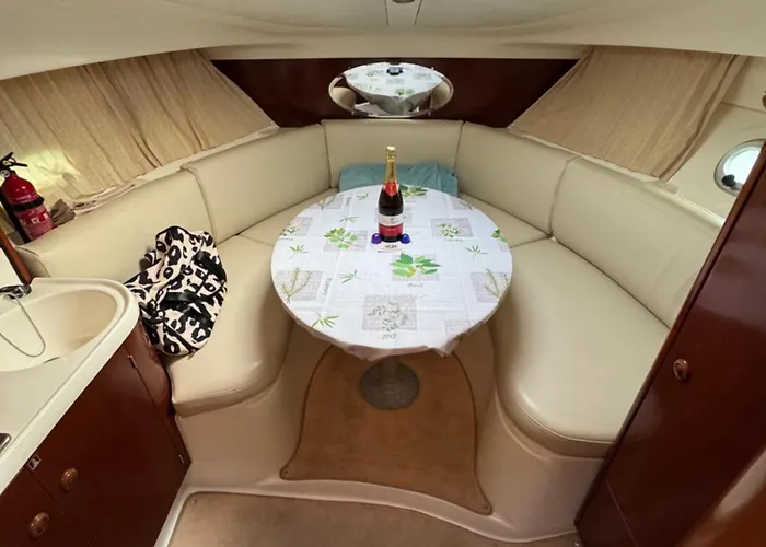 Botel Barco Marina De *